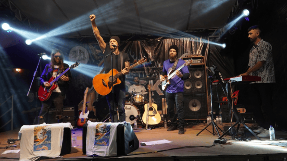 7-festival-rock-na-ilha-estreia-na-praia-do-pereque-neste-fim-de-semana-2.png