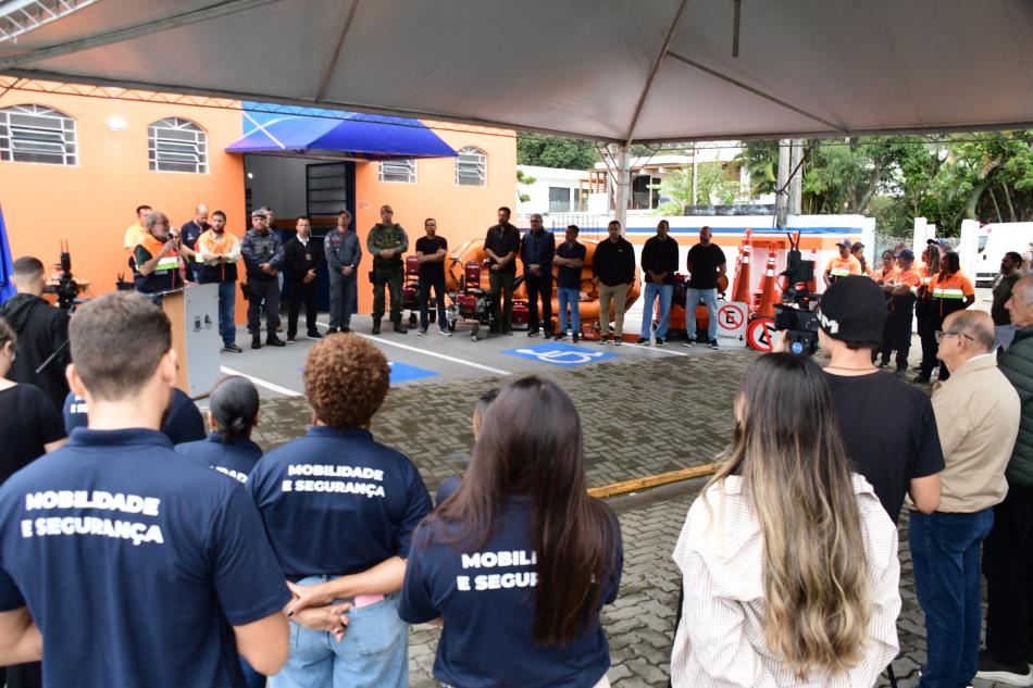 prefeito-toninho-colucci-entrega-nova-base-da-defesa-civil-e-reforca-investimentos-em-seguranca-4.jpg