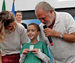 prefeito-toninho-colucci-entrega-primeiras-carteirinhas-municipais-da-pessoa-com-deficiencia-durante-plenaria-setembro-verde-2.jpeg