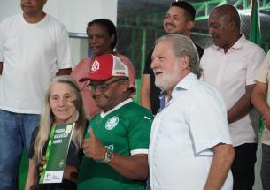 prefeito-toninho-colucci-entrega-titulos-de-regularizacao-fundiaria-a-159-familias-do-nucleo-reino-i.jpg